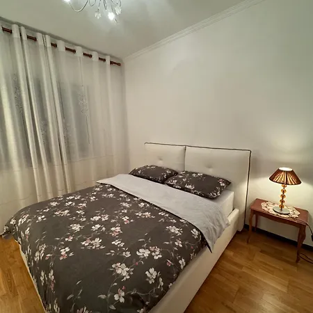 Center Apartment,new Bazaar *