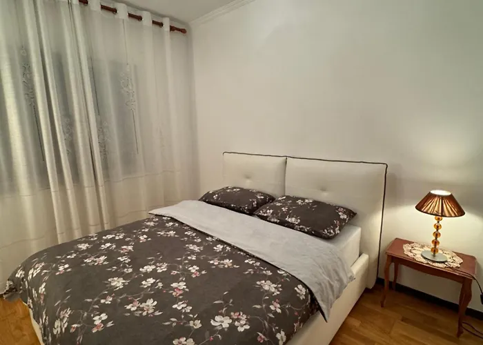 Center Apartment,new Bazaar *